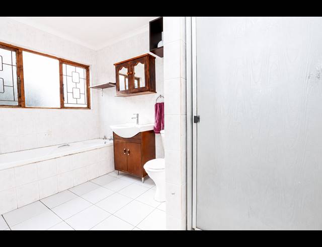 10 BEDROOM HOUSE FOR SALE IN GLENWOOD